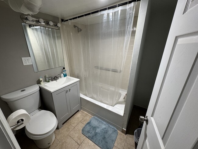 Photo - 4601 N Kasson Ave Unidad 1