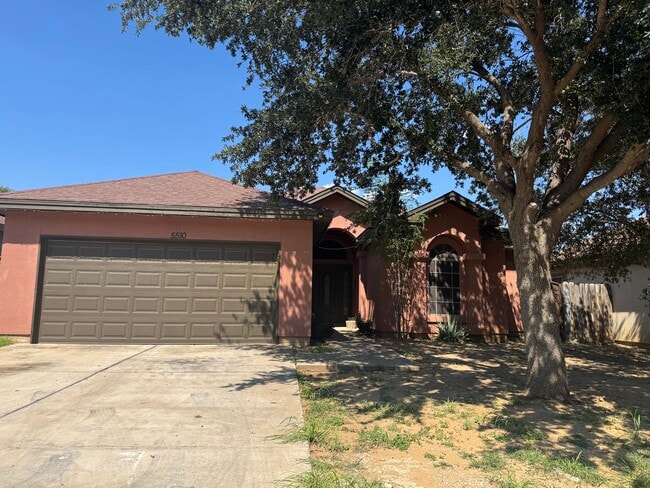 Building Photo - Torres home