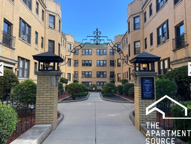 Photo - 2323 N Rockwell St Unit 1