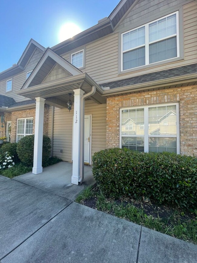 Building Photo - Cute 2 bedroom townhouse near Furman and C...