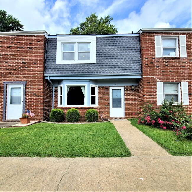 Building Photo - 413 Longleaf Rd