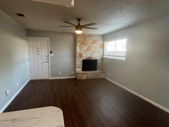 Photo - 309 E Grady Dr