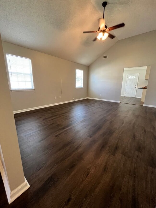 Photo - 206 Worthington Ln