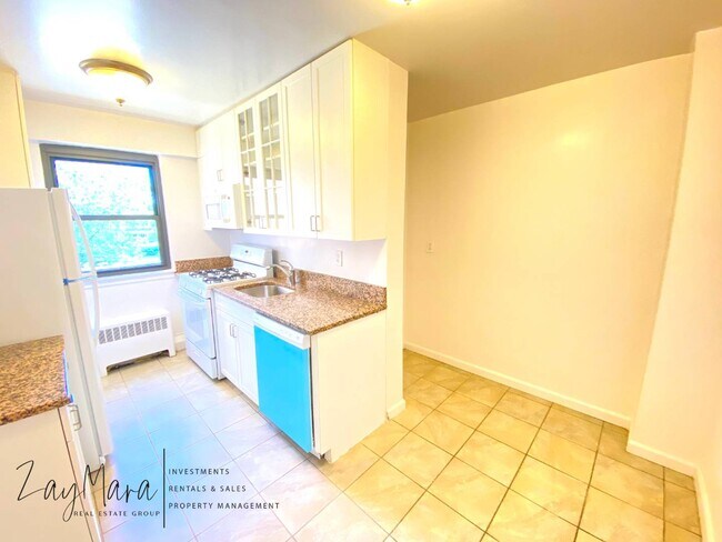 Photo - 300 Pelham Rd