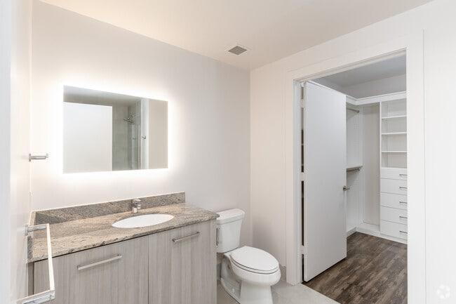 2BR, 2BA - 1,075SF - Bathroom
