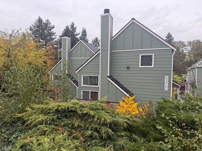 Building Photo - Longfellow Run Townhomes - West Seattle