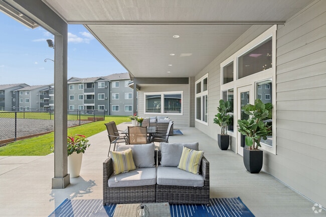 Clubhouse - Crown Pointe Apartments
