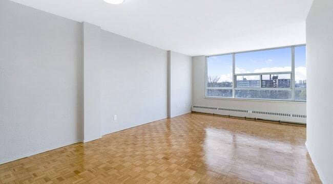 Photo - 3201 Lawrence Ave E