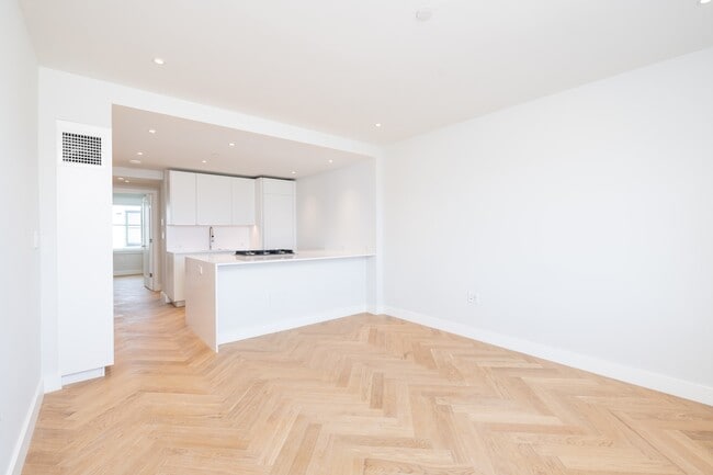 Photo - 12 Commonwealth