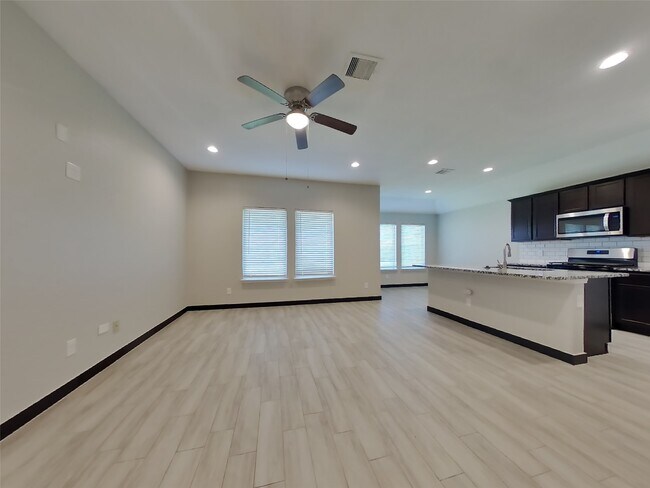 Photo - 8523 Aster Gln Wy