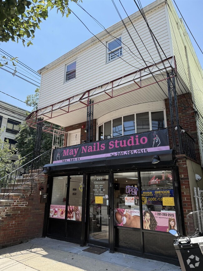 Building Photo - 201 39th St Unit 2 Rental