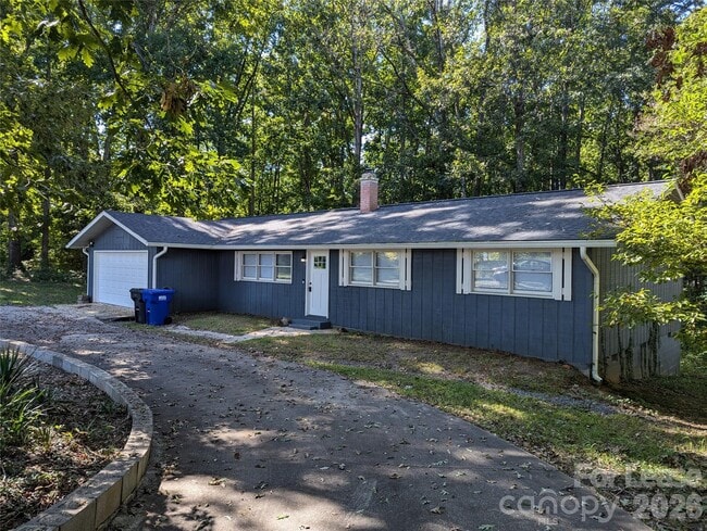 Building Photo - 3208 Charlotte Hwy