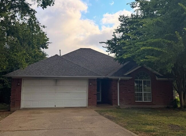 Building Photo - Great 3 bedroom situated next to Blinn's p... Rental
