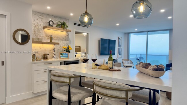Building Photo - 5161 Collins Ave Unit 715 Rental