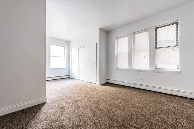 Photo - 5100-04 W Madison St