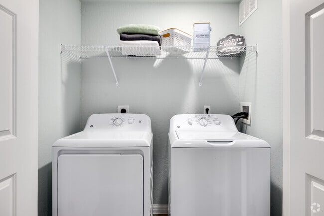 4BR, 4BA - 1,772SF - Laundry