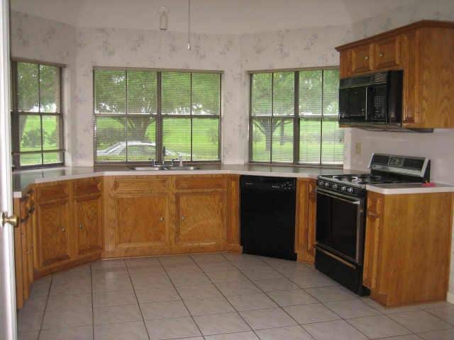 Photo - 2919 Great Lakes Ave