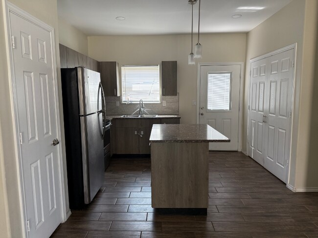 Photo - 1610 W Broome St Unit 3