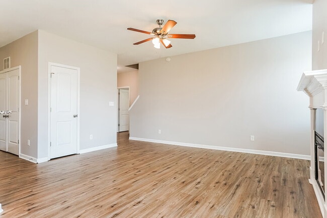 Photo - 238 Grovemere Ln