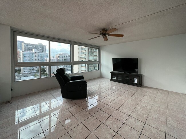Building Photo - 1BD/BA at Waikiki Townhouse. Spacious, great views. Unit 1103