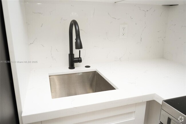 Building Photo - 2411 NW 9th St Rental