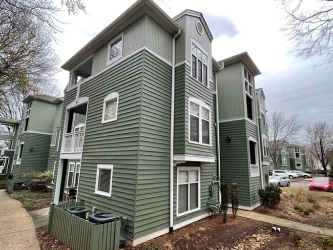 Building Photo - Parkridge Lane - ITB Condo Available for P... Unit 301