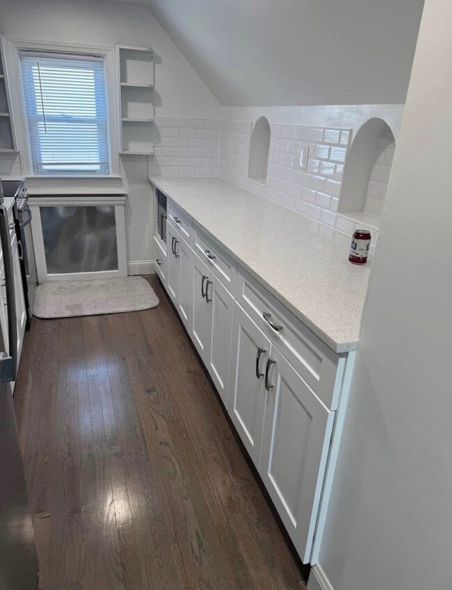 Photo - 139 Alhambra Rd Unit Upper