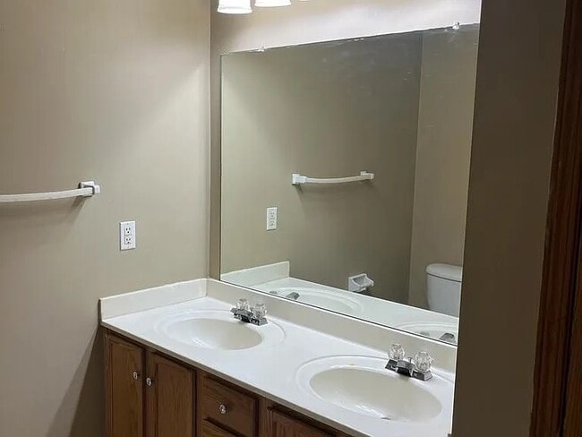 Photo - 17837 Olive St