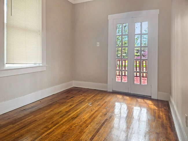 Building Photo - 1534 N Parkway Unit 2