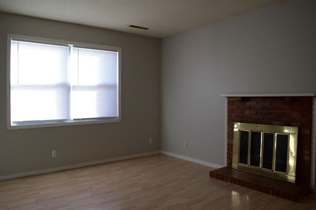 Photo - Affordable 3 Bedroom Duplex, SW Columbia!