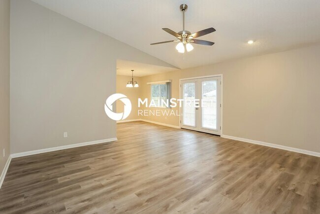 Photo - 3 Bedroom Pet-Friendly Home in Jacksonville, FL with Main Street Renewal