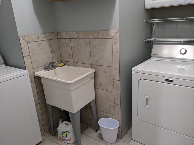 Laundry Room - 7913 Central Park Cir