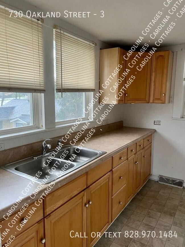 Photo - 730 Oakland St