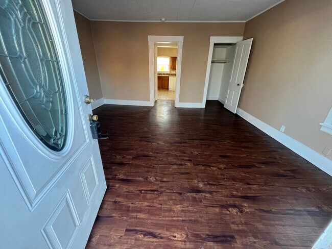 Photo - 123 N Miami St