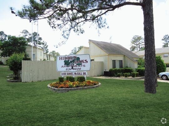 Building Photo - Hidden Oaks Rental