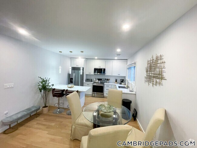 Building Photo - 75 Thorndike St Rental