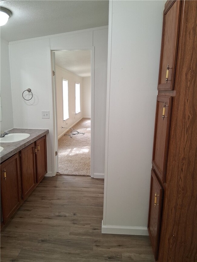 Photo - 910 Sands Rd