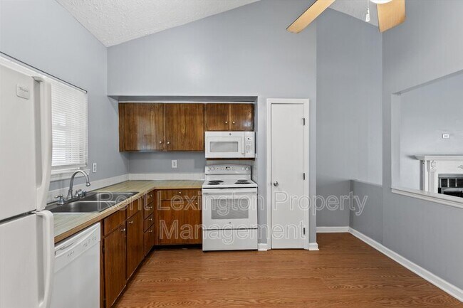 Photo - 3340 Featherston Dr