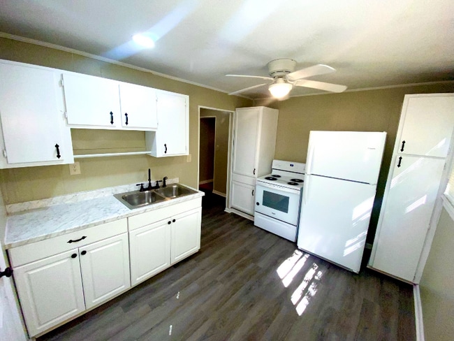 Photo - 717 Cornelia Dr