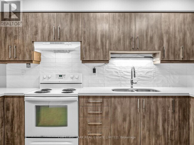 Photo - 880 Broadview Ave Unit 3