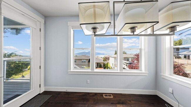 Photo - Incredible View Home - 5 Beds 2.5 Baths - Pet Friendly - NAS Whidbey - Island Hospital