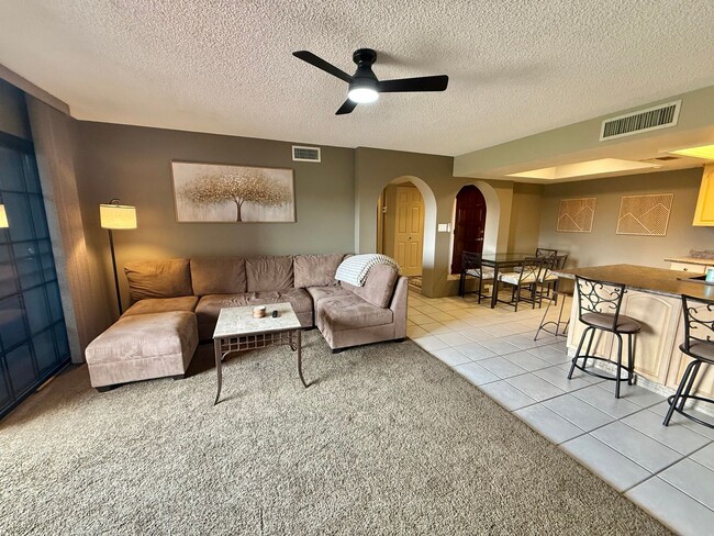 Building Photo - Tapatio Cliffs Unit 2022