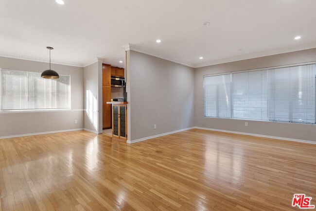 Building Photo - 1333 S Ogden Dr Unit 2 Rental