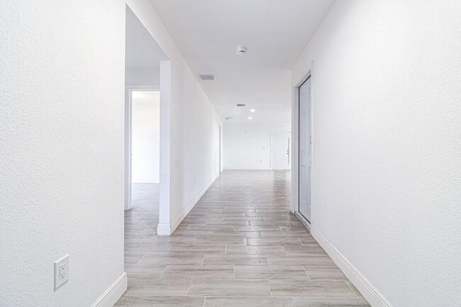 Photo - 163 W Blue Heron Blvd