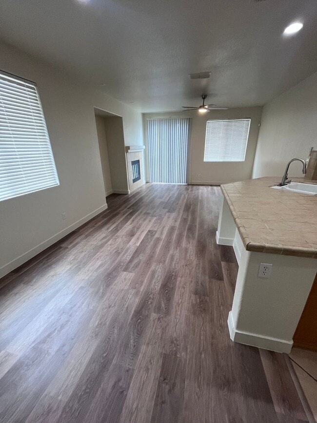 Photo - LOVELY 3 BEDROOM HOUSE IN NEWER SUBDIVISION!!