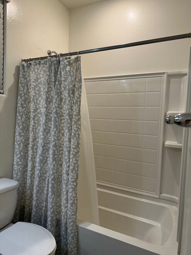 Photo - Layton Lake Home Room for Rent