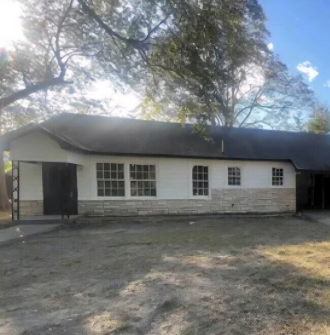 Photo - 2404 S Walnut St