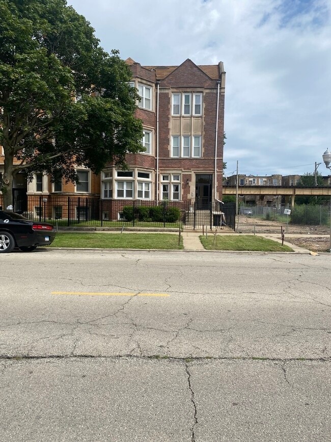 Building Photo - 4619 S Prairie Ave Rental