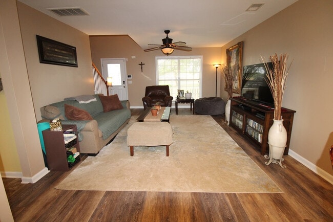 1425 Mayfield Dr