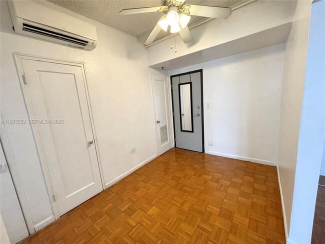 Photo - 901 Collins Ave Unidad 109